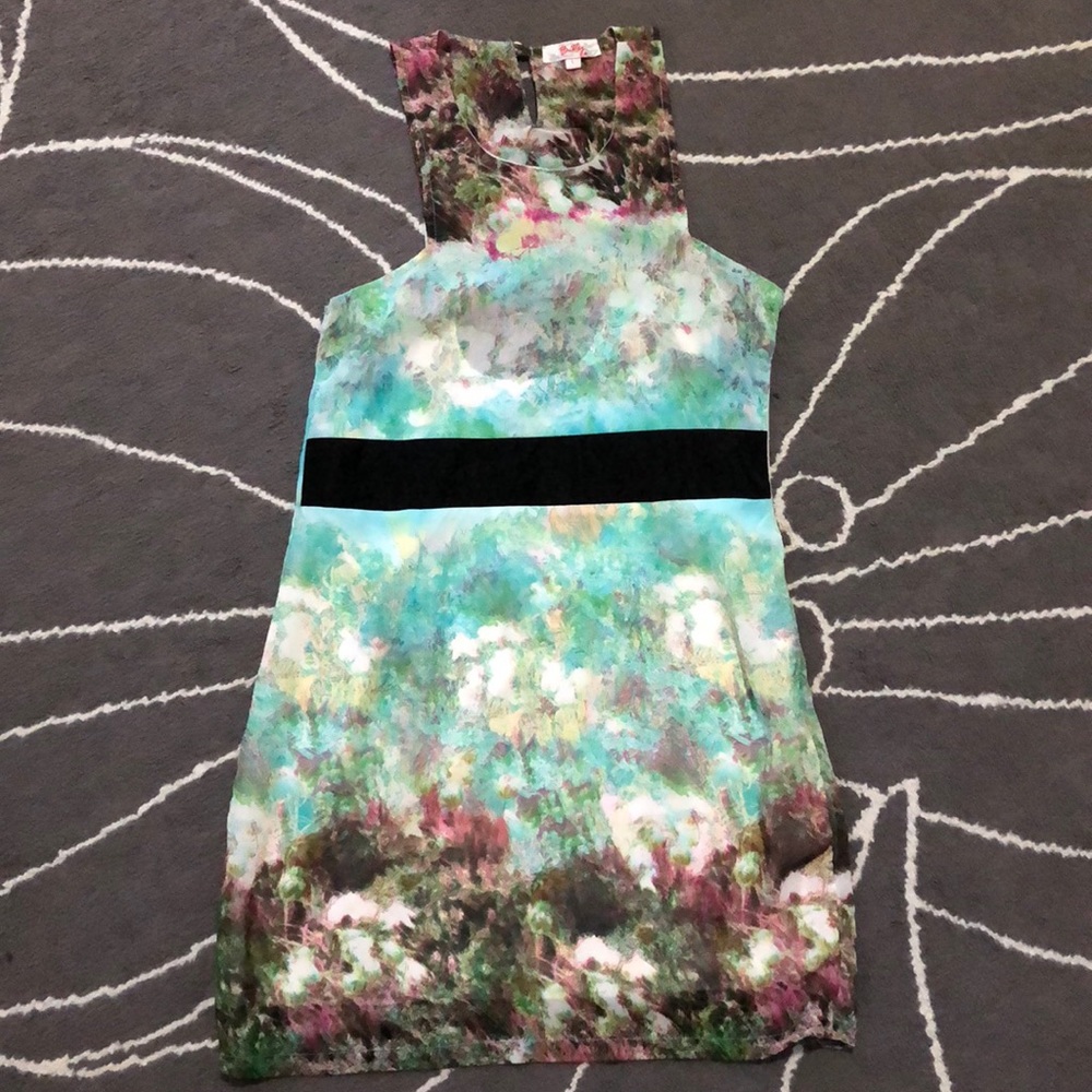 Gorgeous print dress with keyhole back